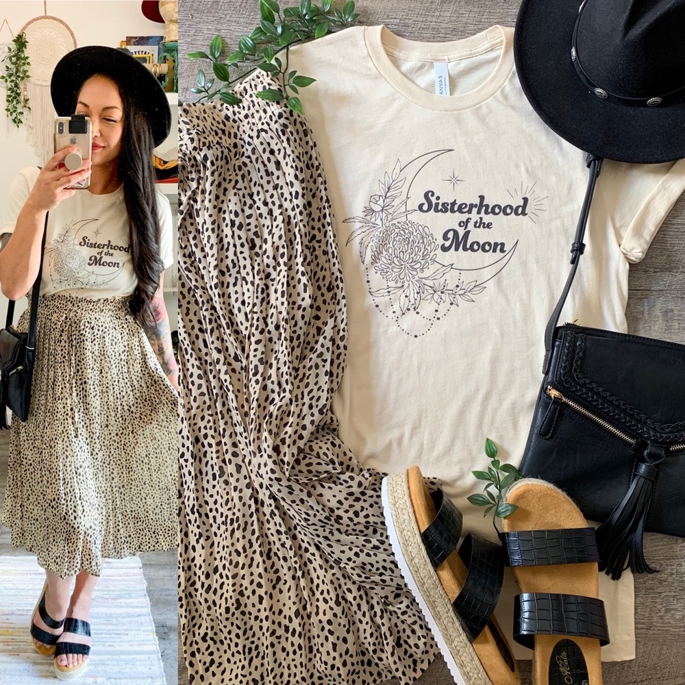 Small-3x‼️😍 Sisterhood of the Moon Graphic Tee - Picture 3 of 5